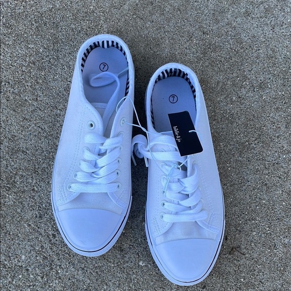 hildie & jo Shoes - Trendy White Canvas Sneakers for Women